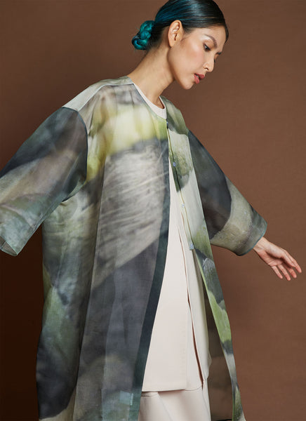 ☆PEARL BUTTONS SILK ORGANZA COAT/KIMHEKIM☆ Kimhekim Guifei Organza Coat, $601 | farfetch.com | Lookastic