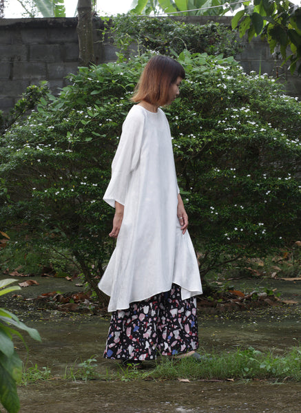 Shale Raglan Sleeve Side Slit Áo dài Tunic/Dress - White Floral Brocade  (Gấm)