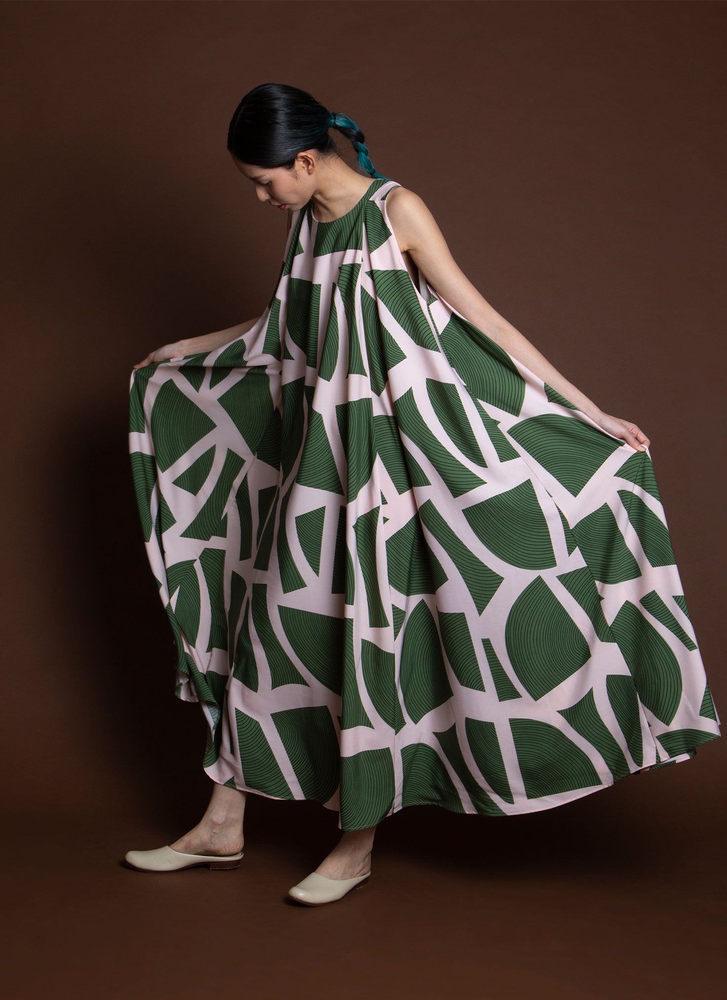 Culantro Six-Panel Maxi Tent Dress - Green L Gng Leaf Print Culantro Six-Panel Maxi Tent Dress - Green L Gng Leaf Print