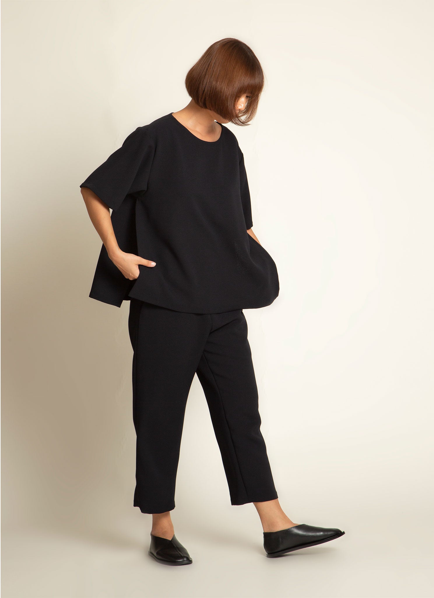 KAAREM - Sua Tapered Trouser Pocket Pant in Black Blue display picture 1
