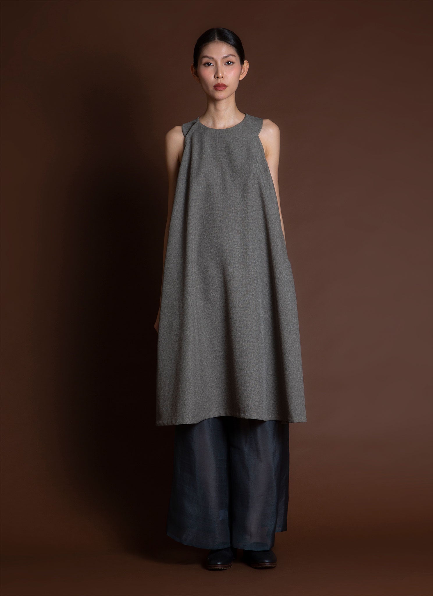 grey sleeveless midi dress Mai A-Line Sleeveless Midi Pocket Dress