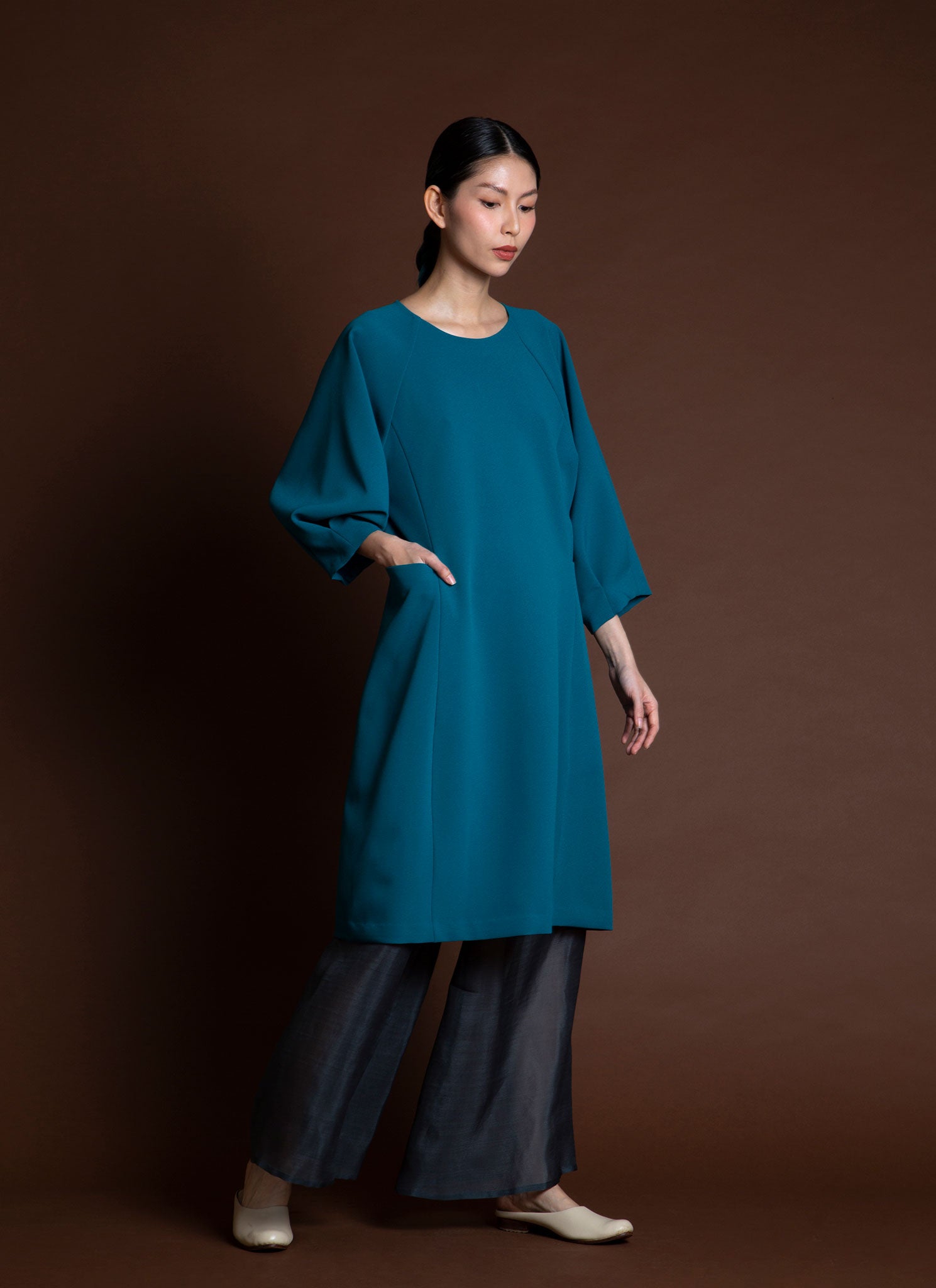 pleated pocket dress KAAREM - Mala Raglan Sleeve Pleated Pocket Dress