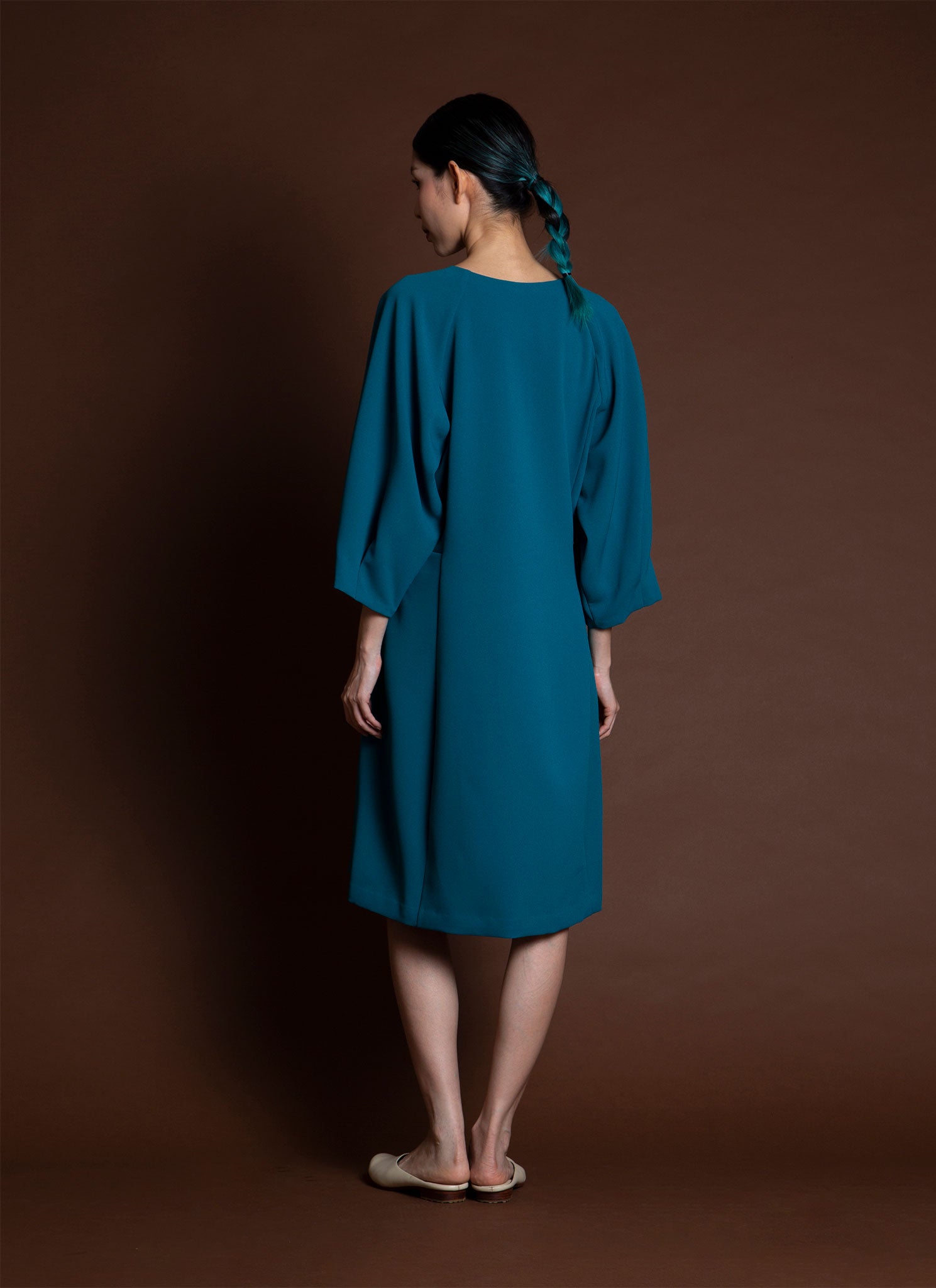 pleated pocket dress KAAREM - Mala Raglan Sleeve Pleated Pocket Dress