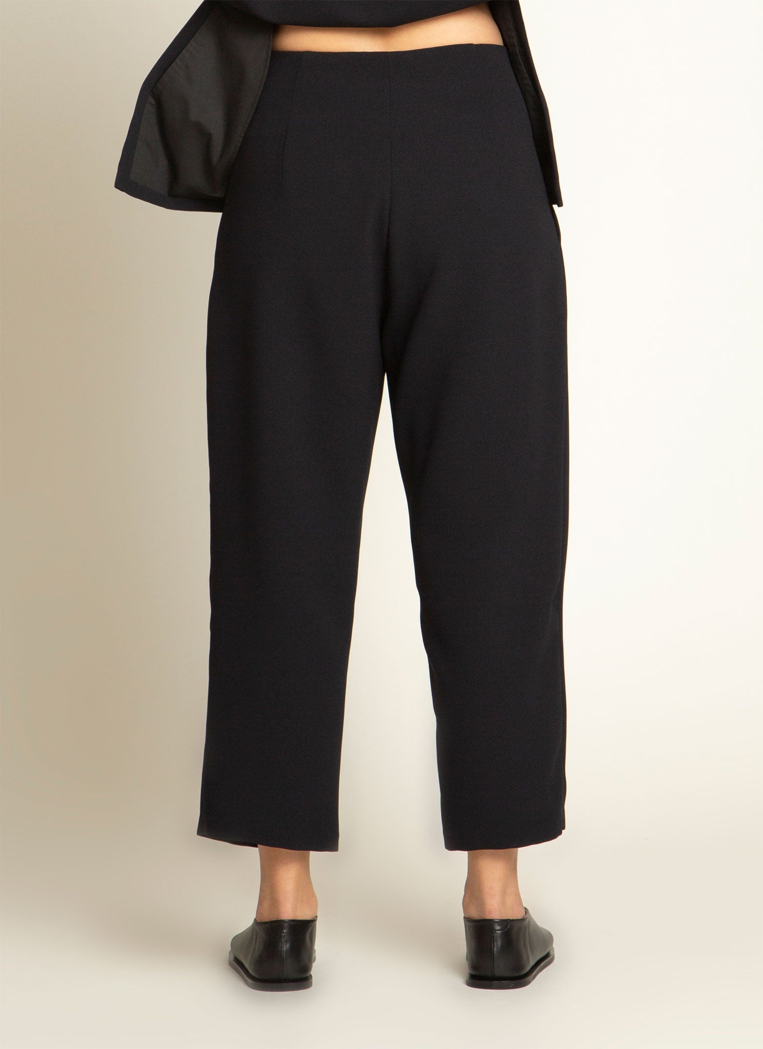 KAAREM - Sua Tapered Trouser Pocket Pant in Black Blue display picture 1