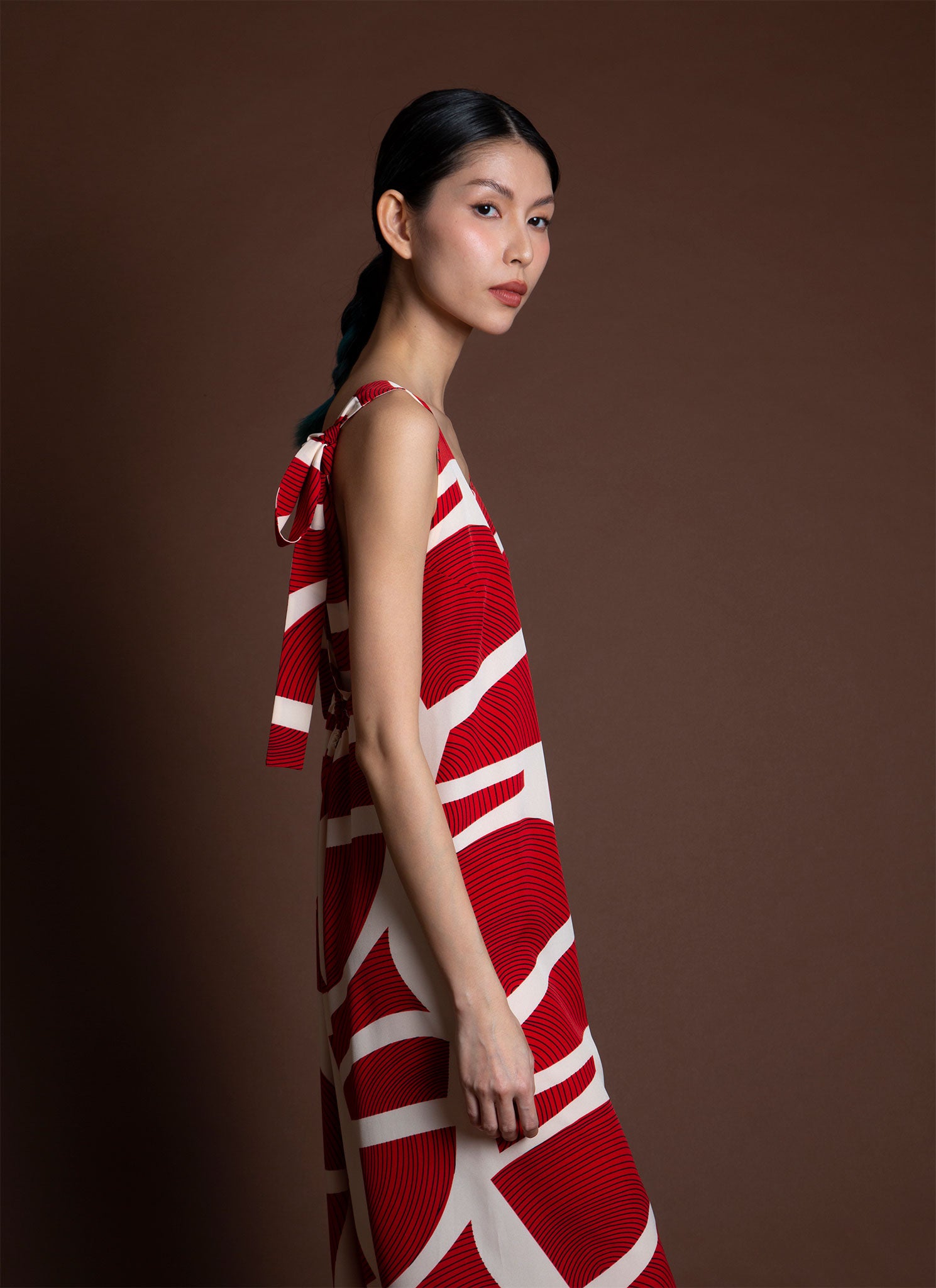 Water Jasmine Sleeveless Low Back Tie Onesie - Red Lá Găng Leaf Print