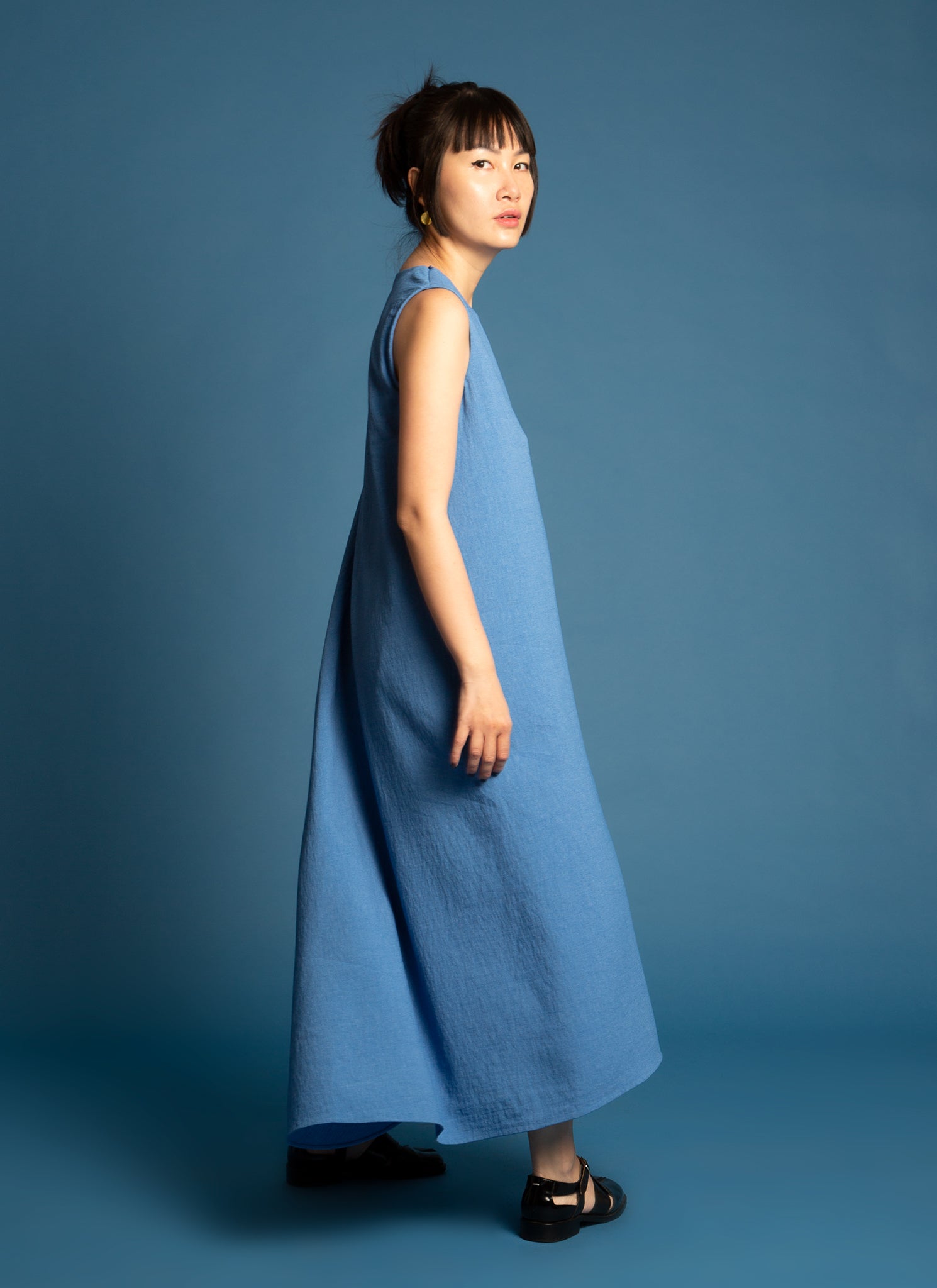 Turn Sleeveless Overlap Maxi Dress in Textured Blue
