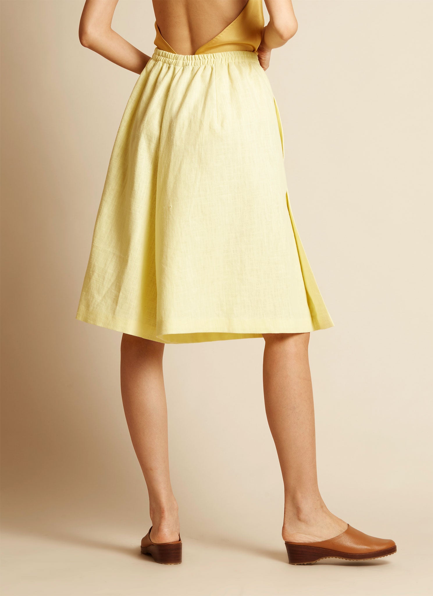 KAAREM - Sand Pleated Knee-High Shorts w/ Elastic - Light Yellow