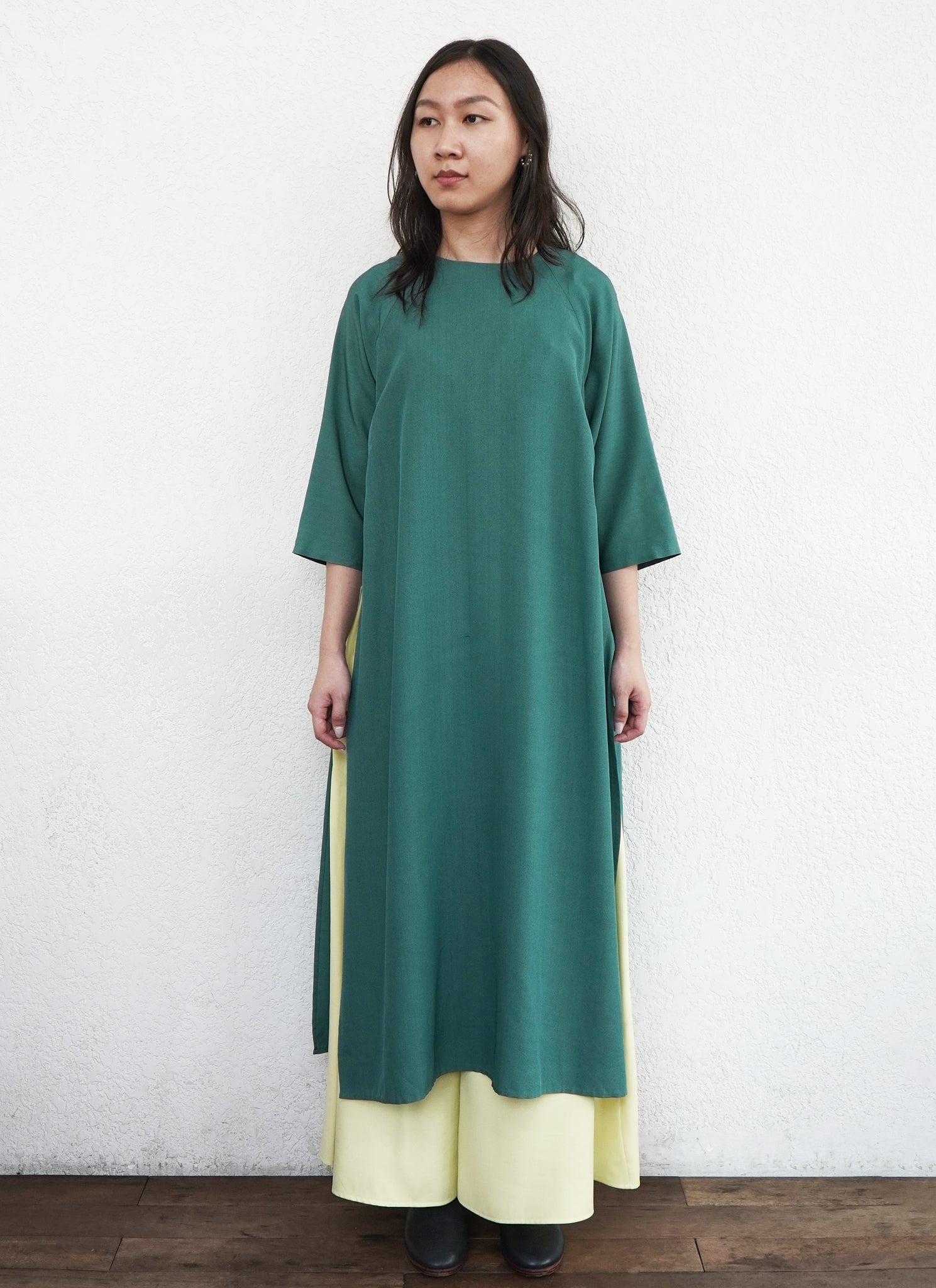 KAAREM - Ostra Long Raglan Side Slit Silk Áo dài Tunic/Dress in Fern Green  Silk
