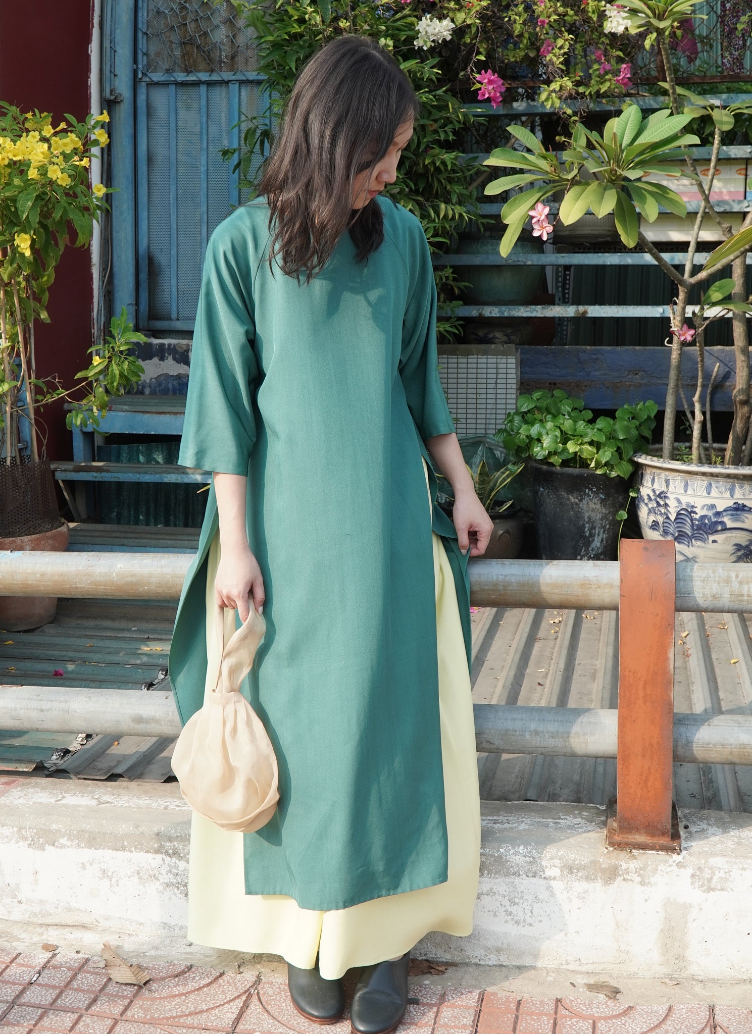 Ostra Long Raglan Side Slit Silk Áo dài Tunic/Dress in Fern Green Silk Ostra Long Raglan Side Slit Silk Áo dài Tunic/Dress in Fern Green Silk
