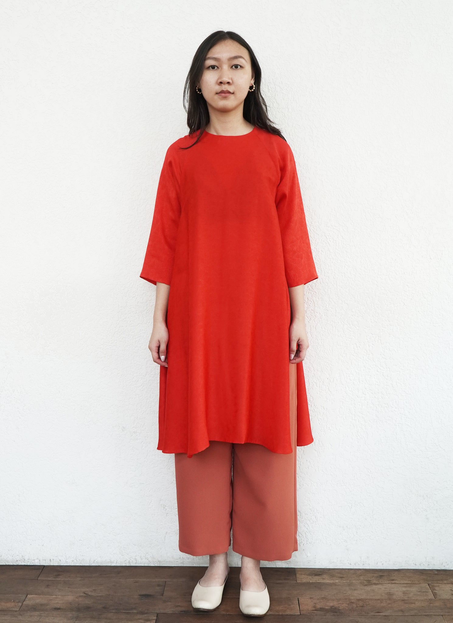 KAAREM - Shale Raglan Sleeve Side Slit o di Tunic/Dress - Red Floral Brocade KAAREM - Shale Raglan Sleeve Side Slit o di Tunic/Dress - Red Floral Brocade