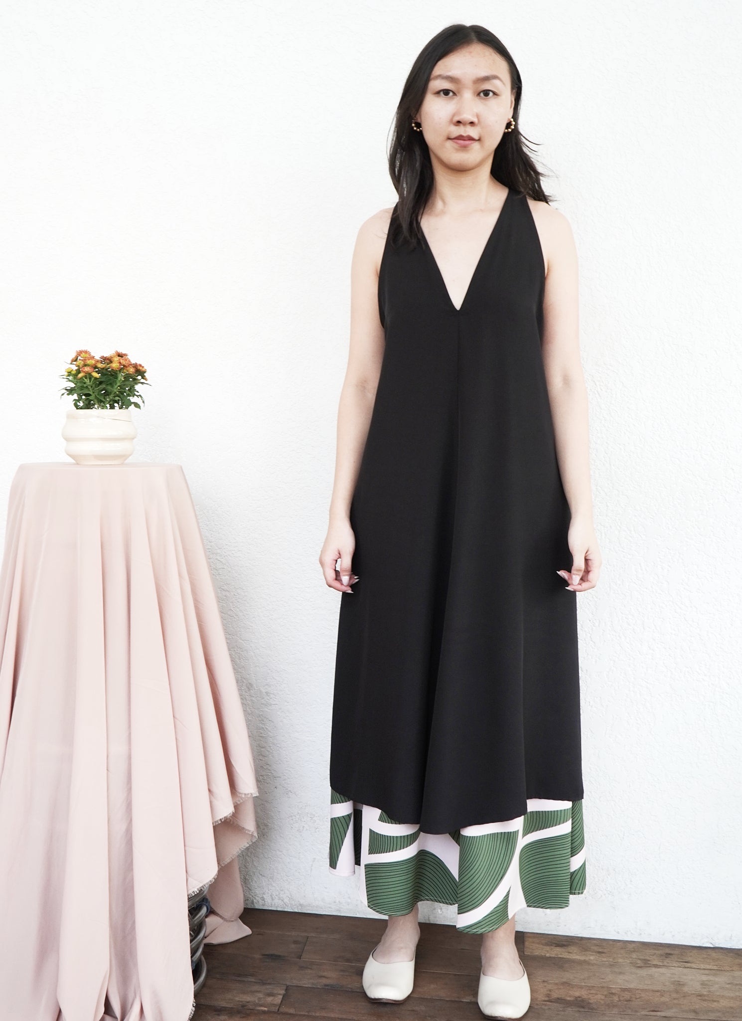 KAAREM - Sum Sleeveless V-Neck Silk Dress