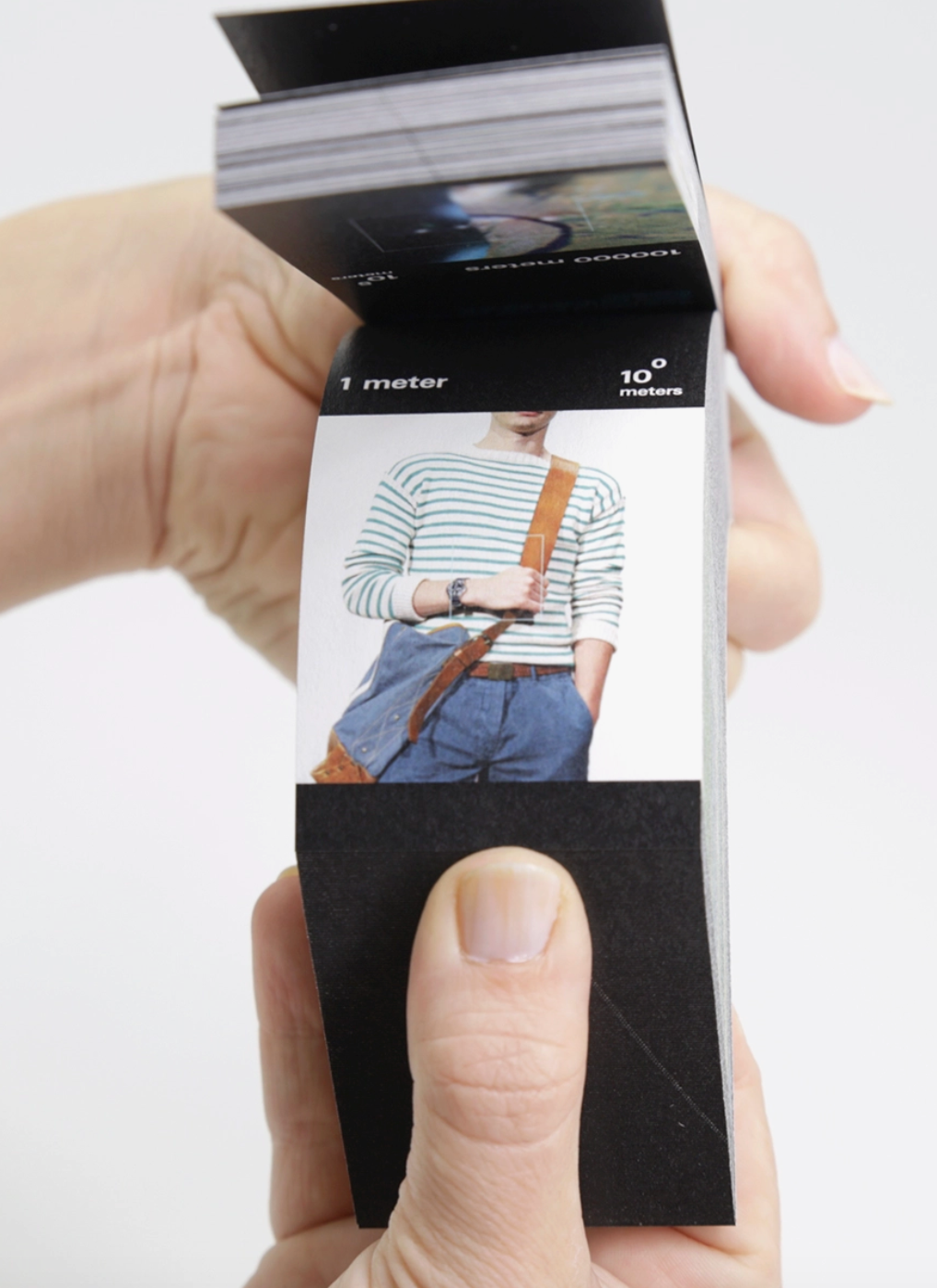 POWERS OF TEN   A Flipbook Eames イームズ Powers of Ten Flipbook | Artist Flipbooks | Flipboku