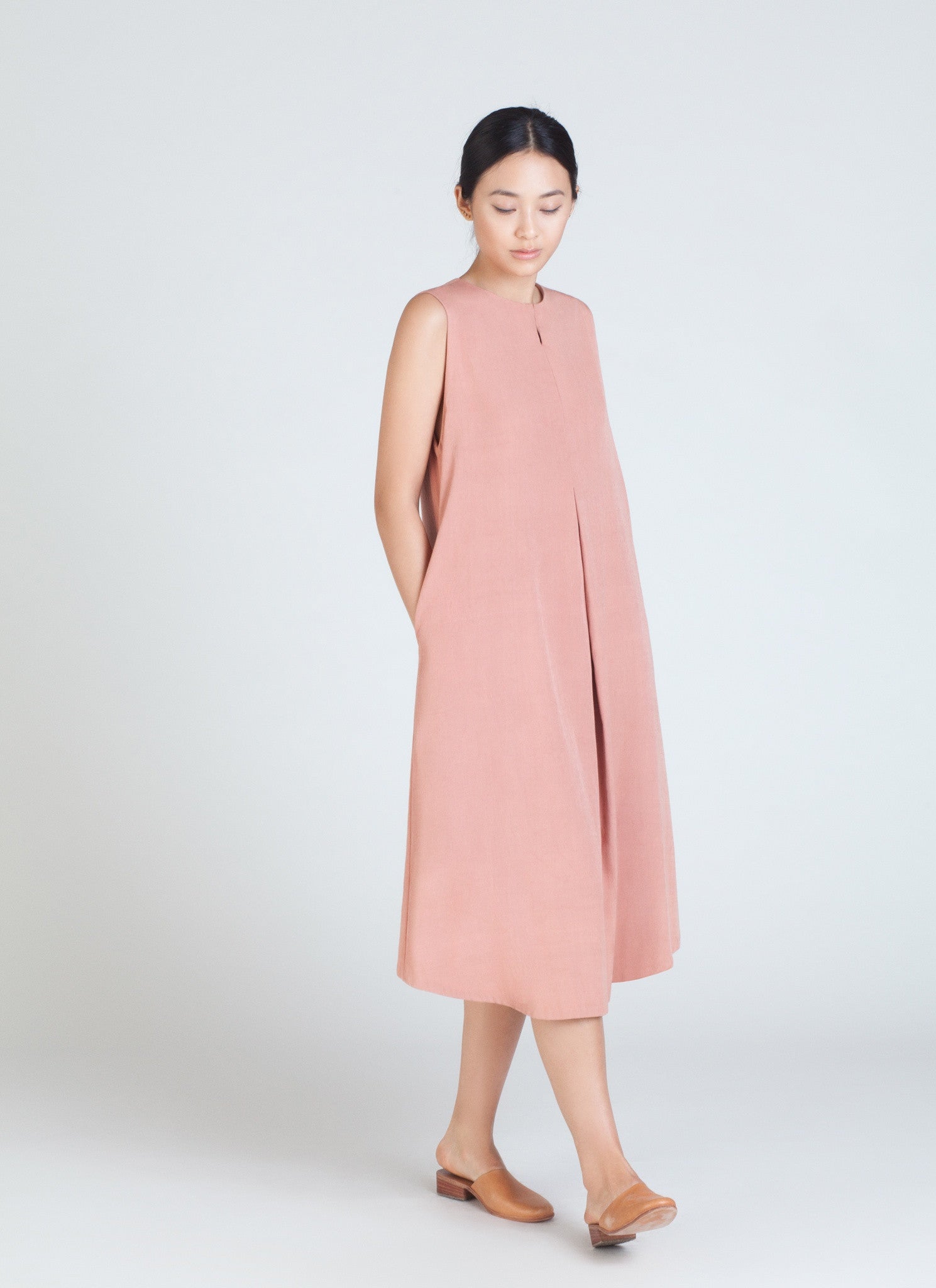 KAAREM - Migrate Center Pleated Sleeveless Midi Dress - Salmon Pink KAAREM - Migrate Center Pleated Sleeveless Midi Dress - Salmon Pink