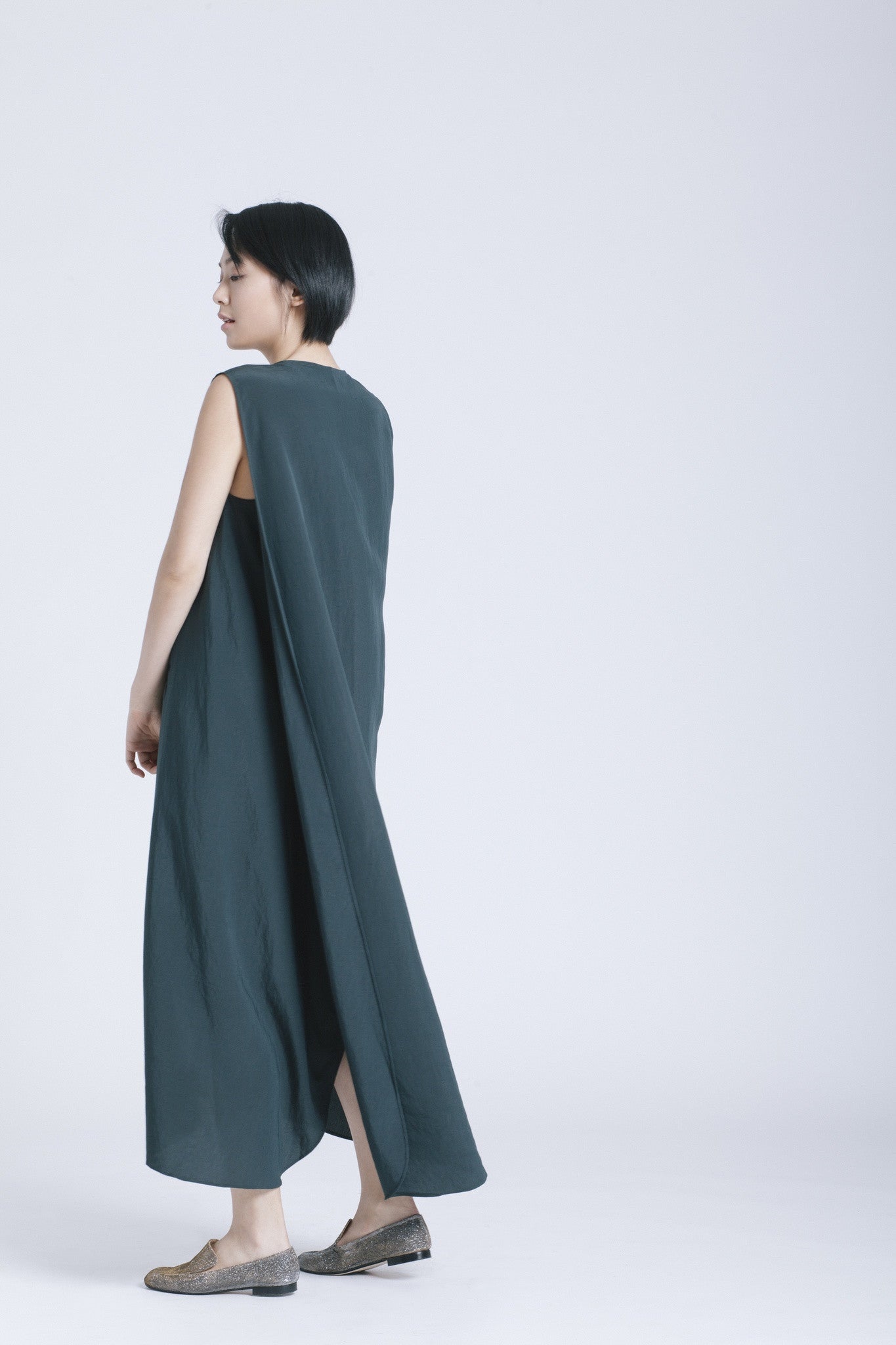 KAAREM - Turn Sleeveless Overlap Maxi Dress