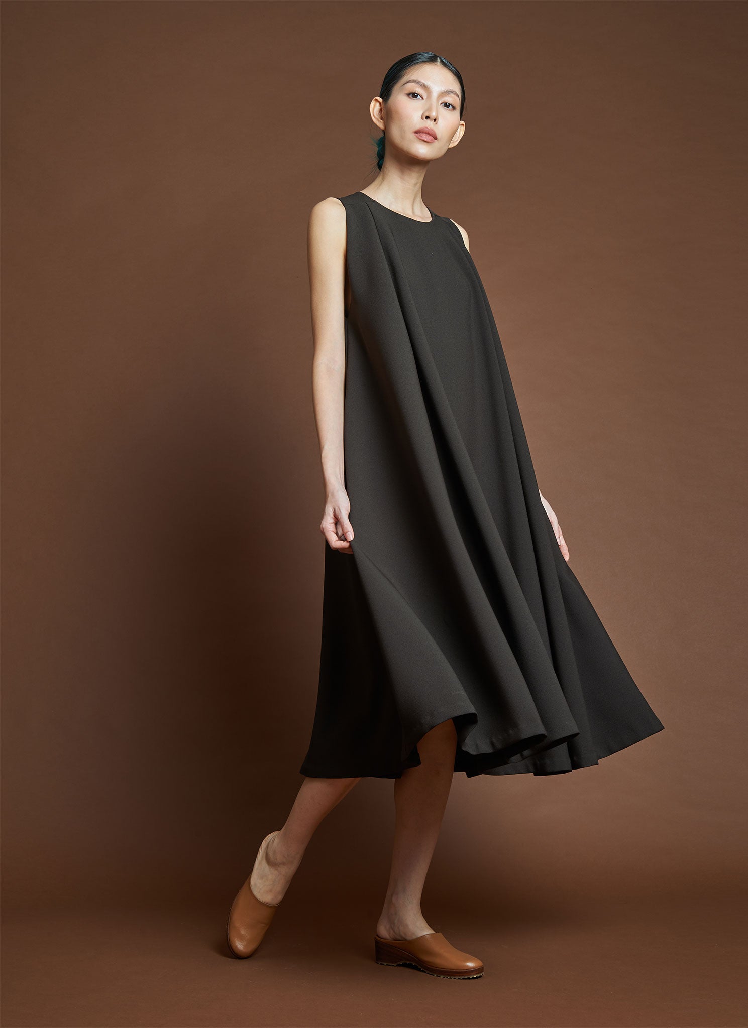 Absorb Pleated Six Panel Tent Dress Socola Brown