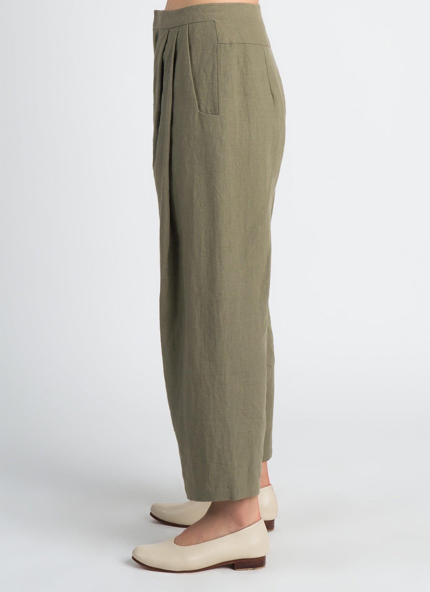 KAAREM - Waxy Pleated Tapered Cropped Pant (Unisex) - Leaf Green