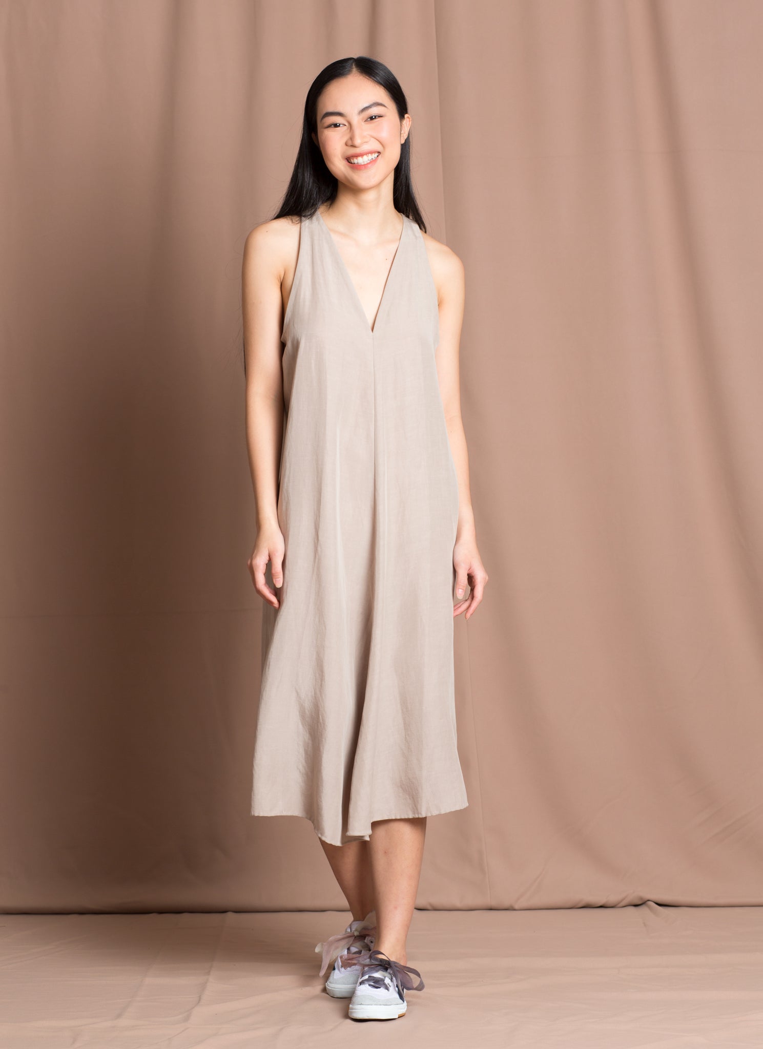 summing dress KAAREM - Sum Sleeveless V-Neck Dress