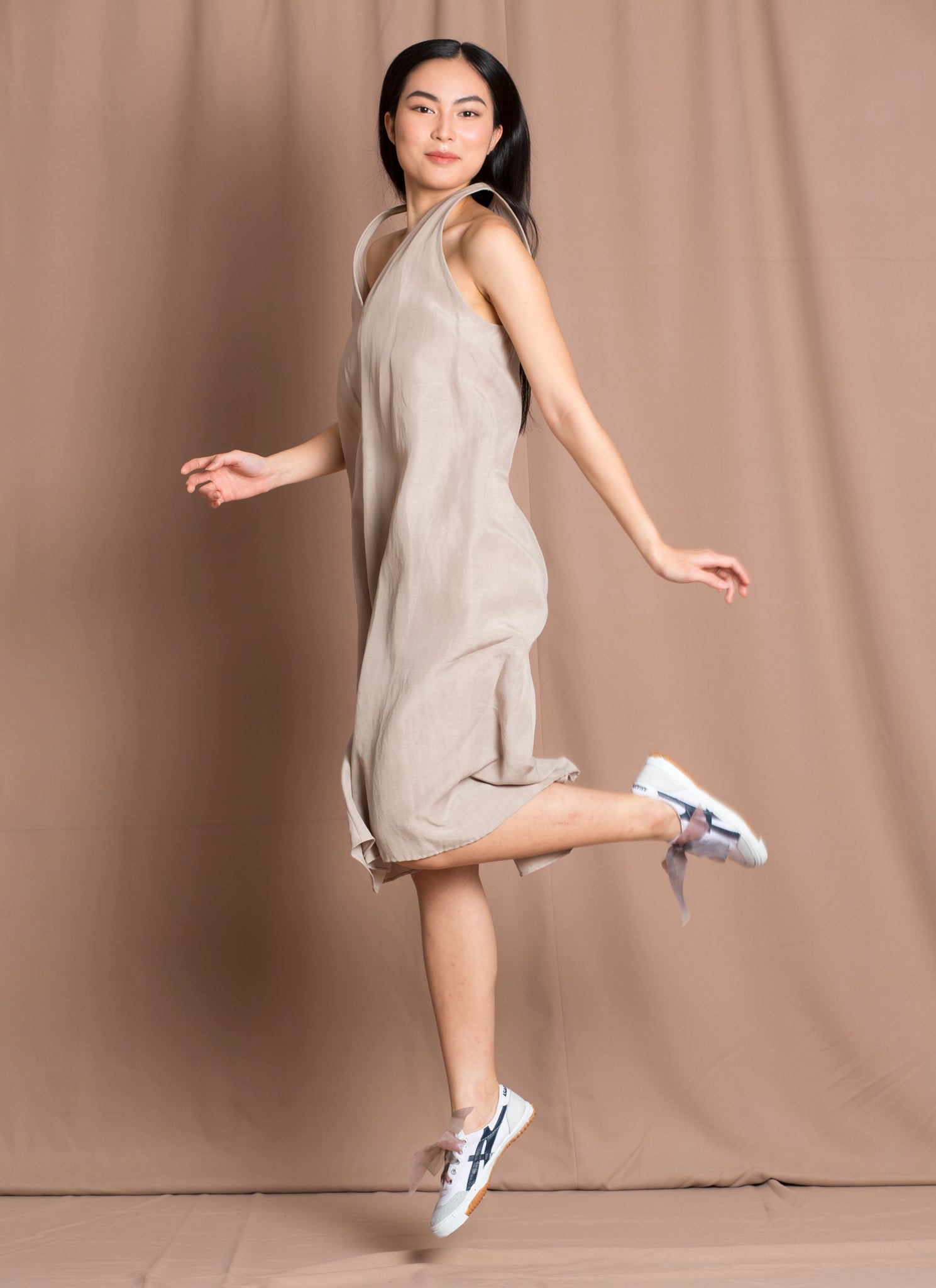 Sum Sleeveless V-Neck Dress