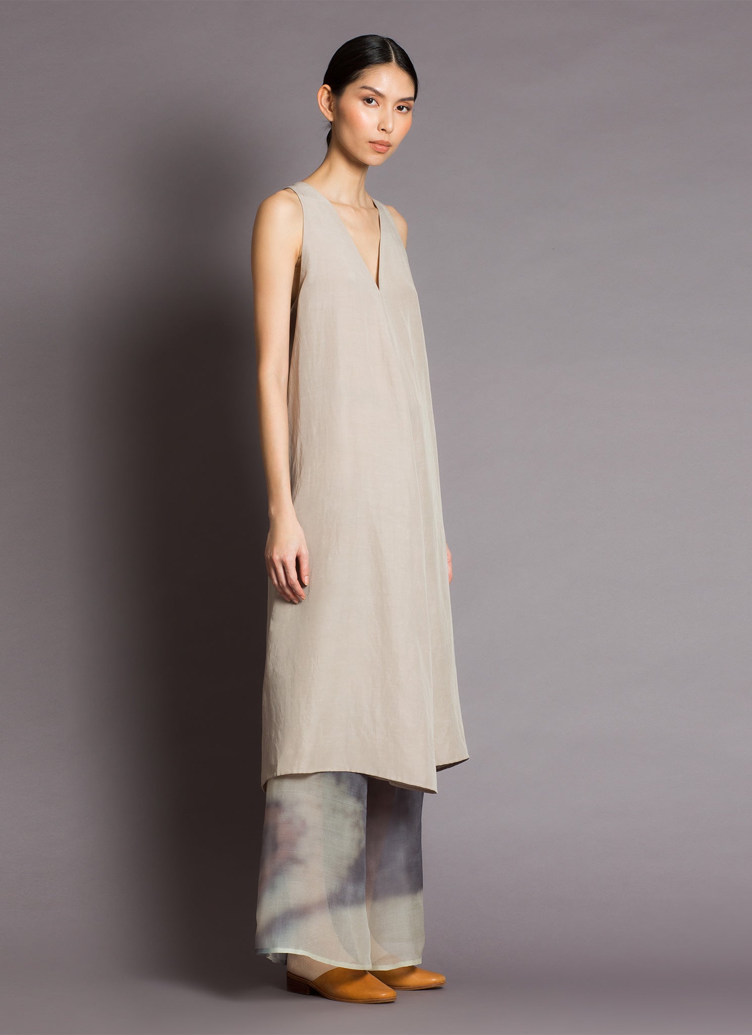 KAAREM - Sum Sleeveless V-Neck Dress