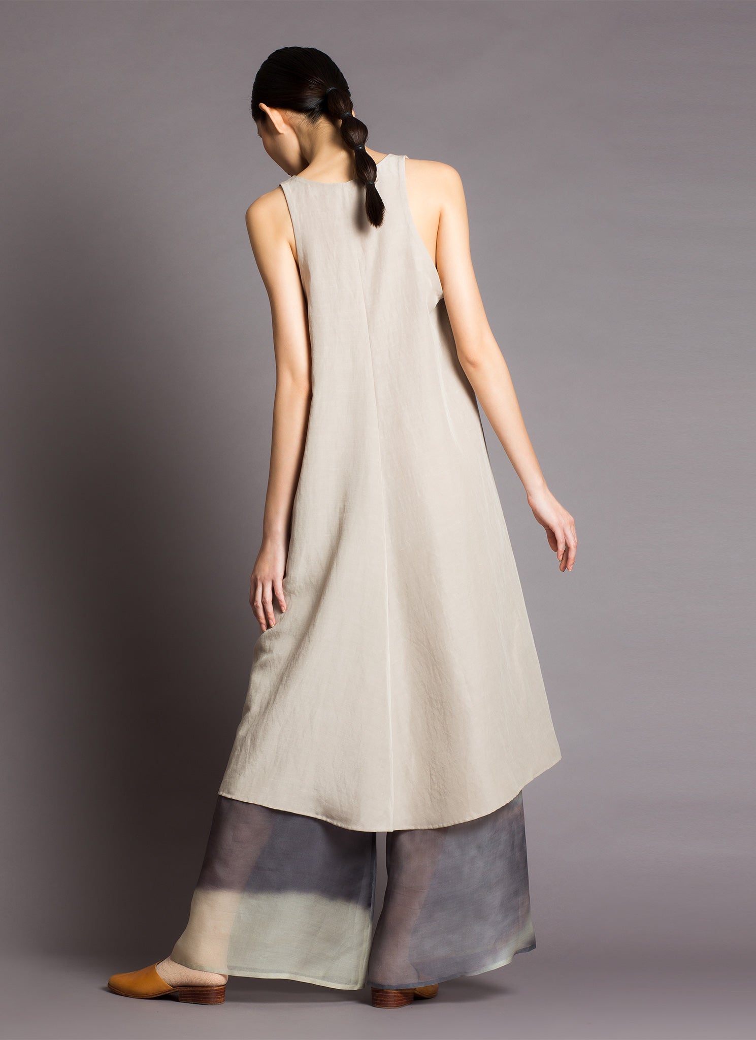 summing dress KAAREM - Sum Sleeveless V-Neck Dress
