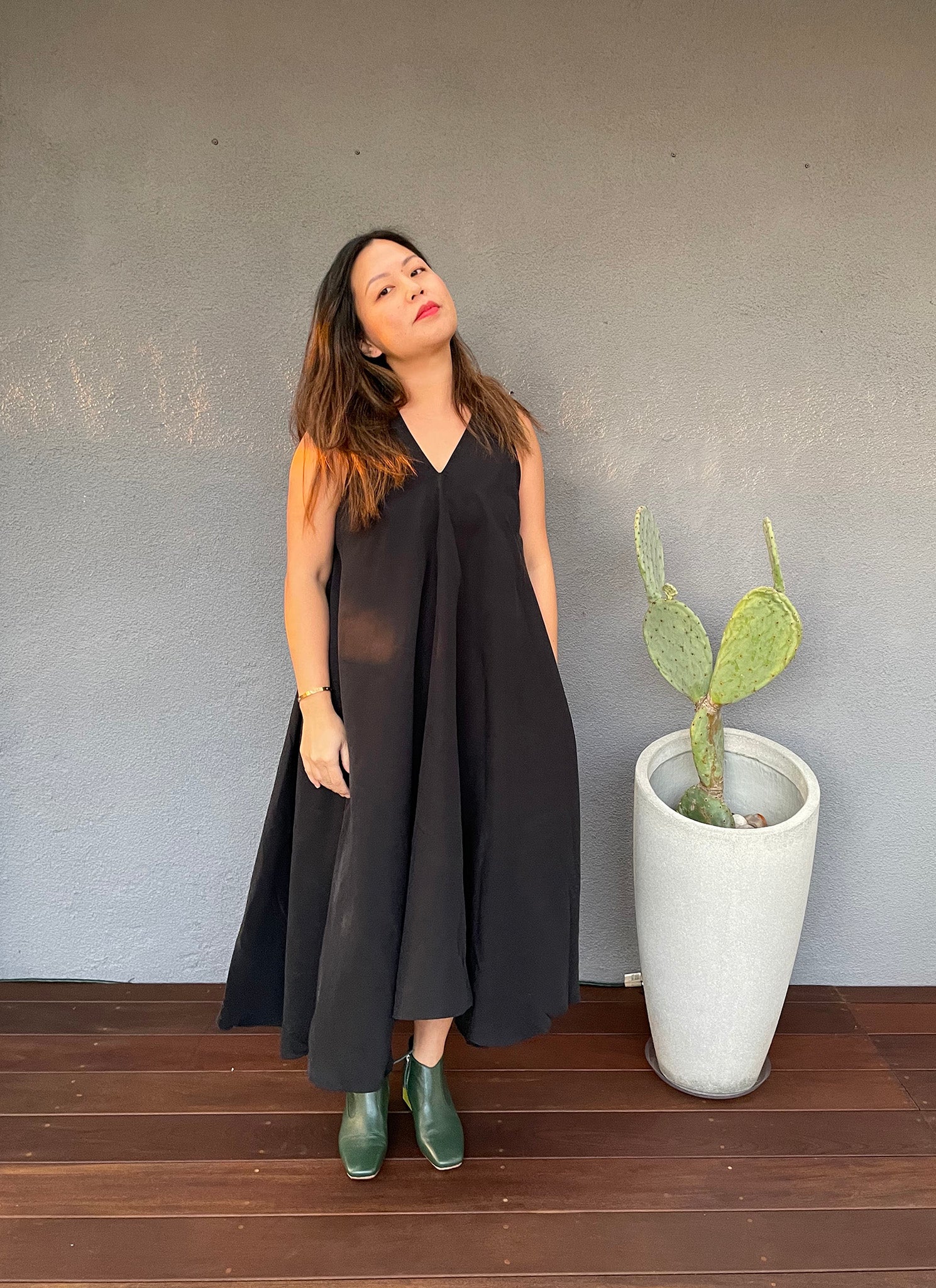 Tide Sleeveless V-Neck Tent Dress Black - Main Image