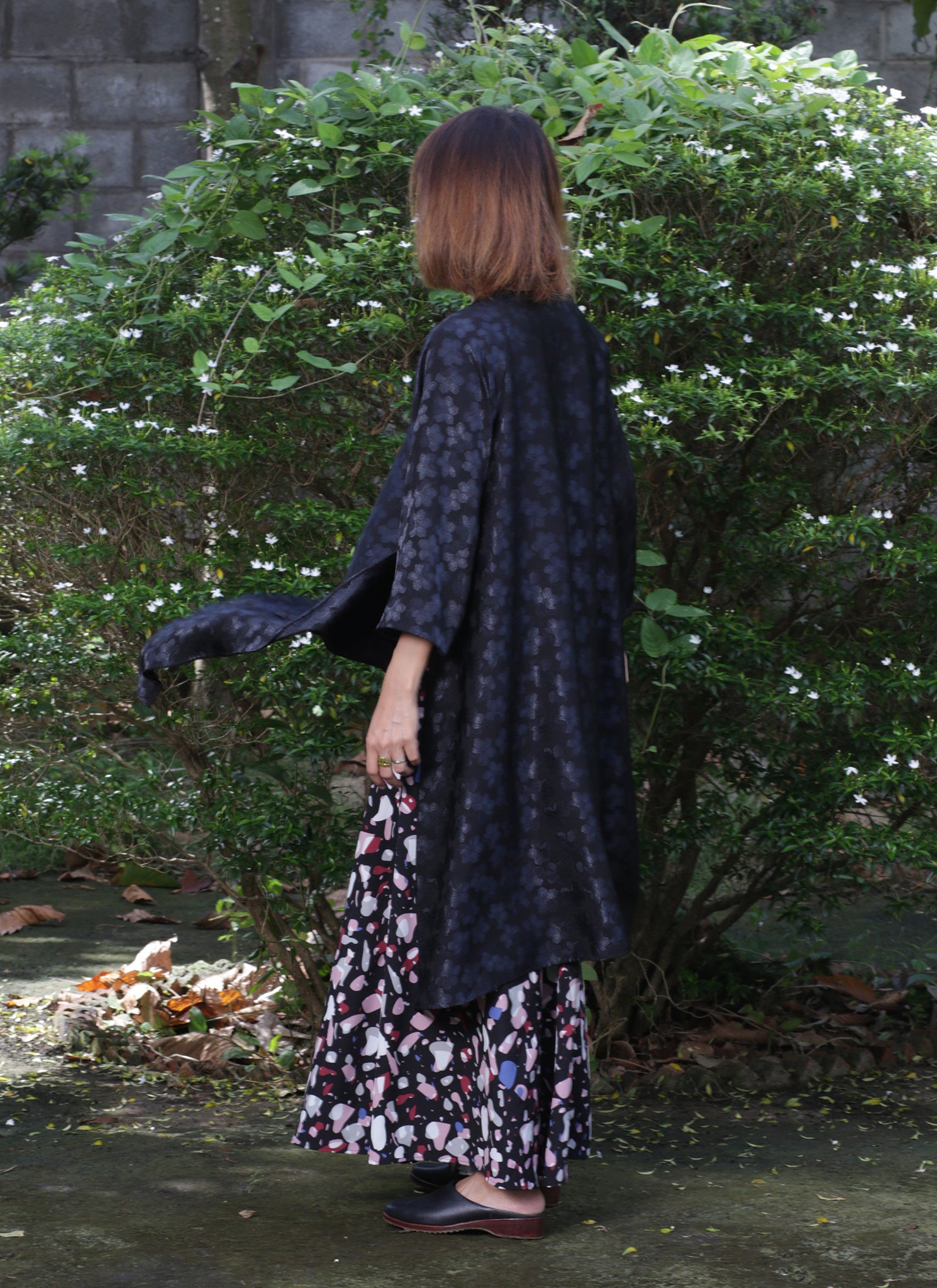Ostra Raglan Sleeve Side Slit Áo dài Tunic/Dress - Black Floral Brocade  (Gấm)