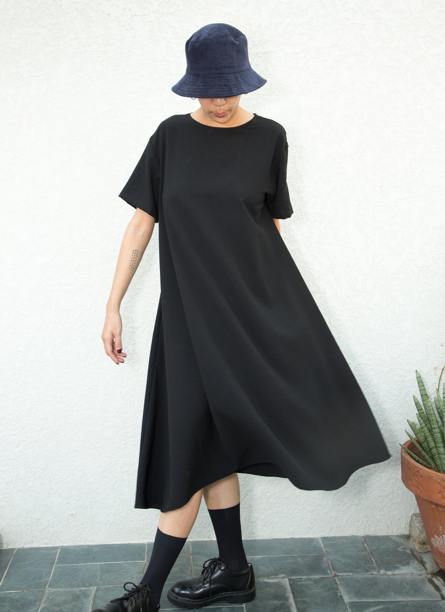 Mud Short Sleeve Tent Midi Dress - Black Mud Short Sleeve Tent Midi Dress - Black